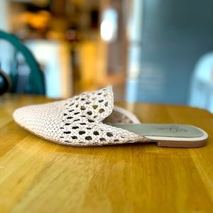 42 Gold, Size 9, Flat Shoes